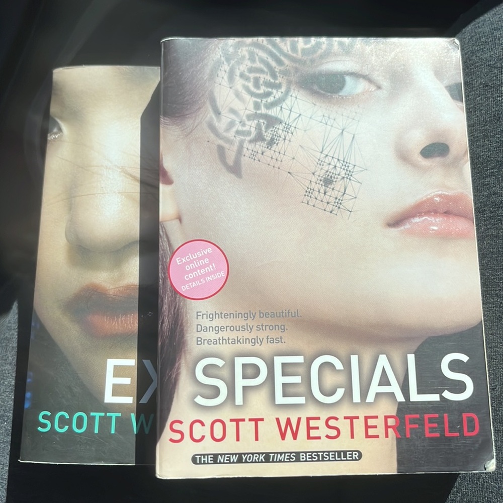 Paperback books of the Uglies series